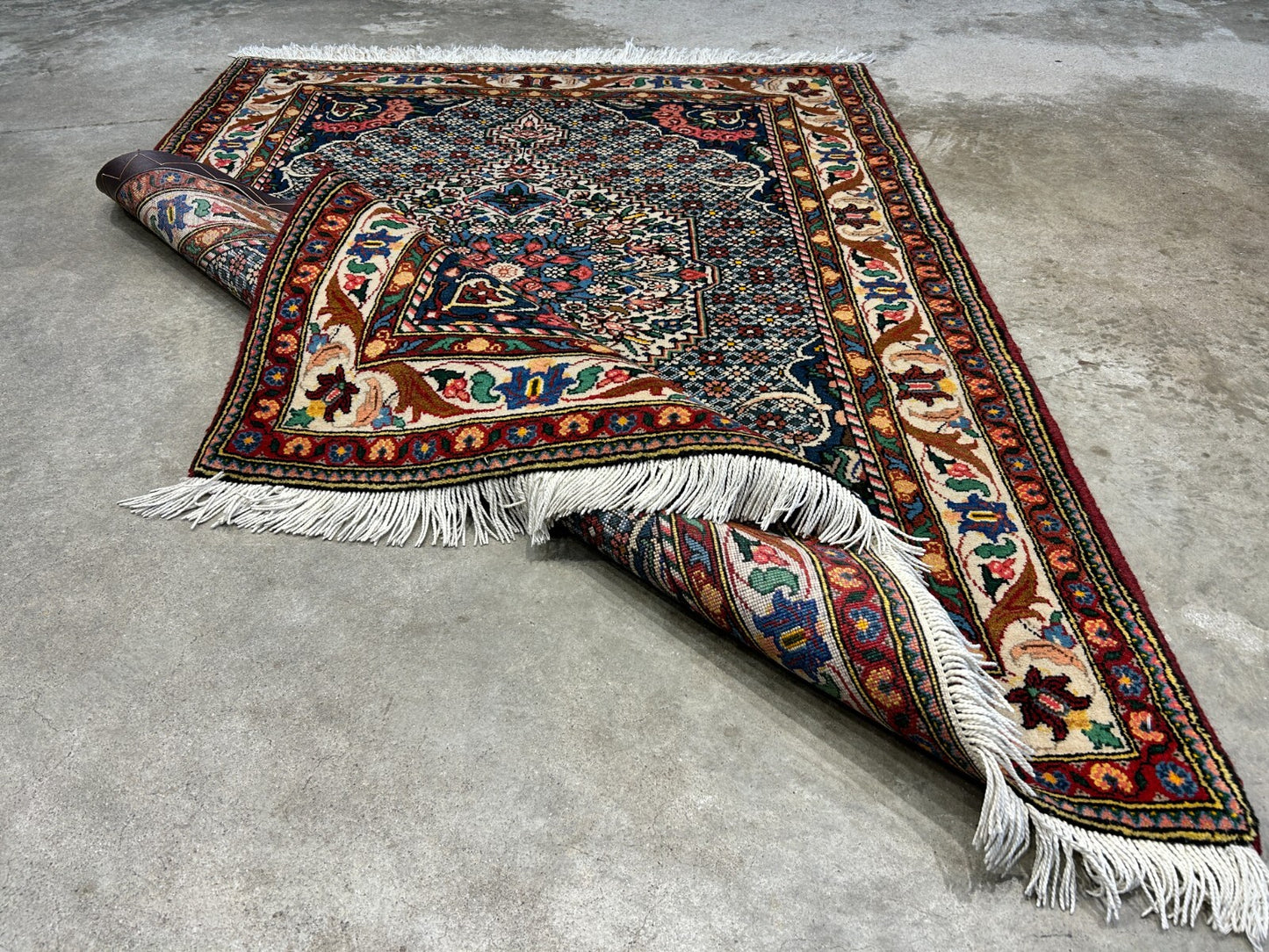 3'5"x5'2" Hand-Knotted 100% Lamb Wool Bakhtiarie Area Rug