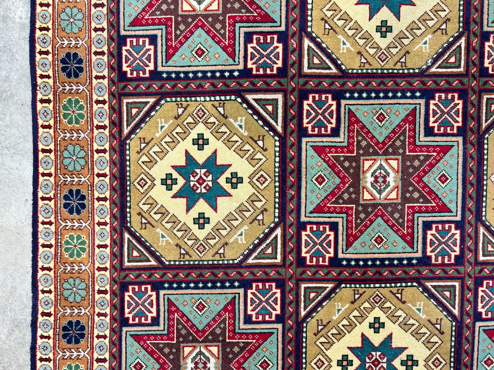 3'5"x5'4" Hand-Knotted 100% Wool Pile Tabrize Rug