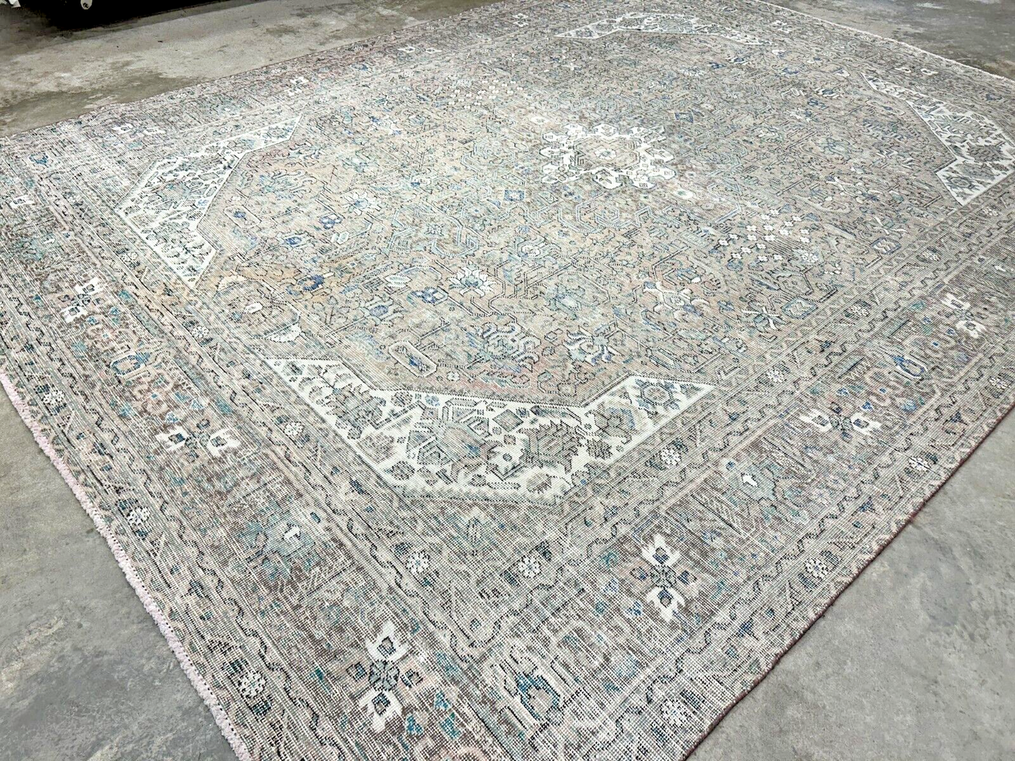 9'8"x12'5" Hand-Knotted 100% Wool Pile Herize Rug