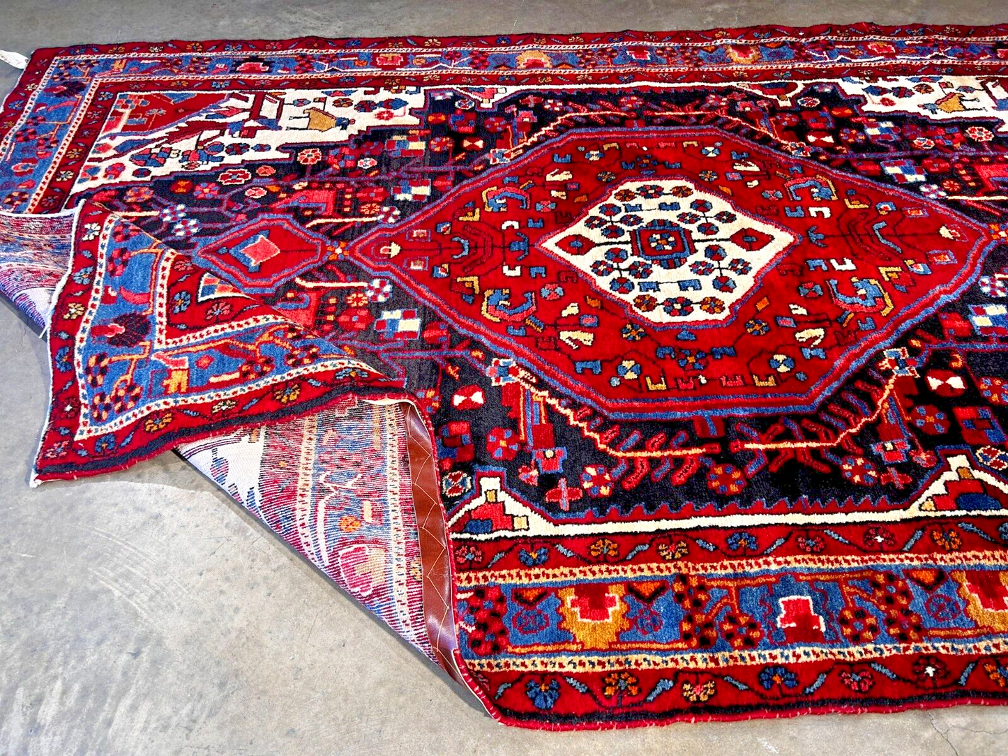 5'4" x 9'5" Hand-Knotted 100% Wool Carpet - Hamadane Area Rug