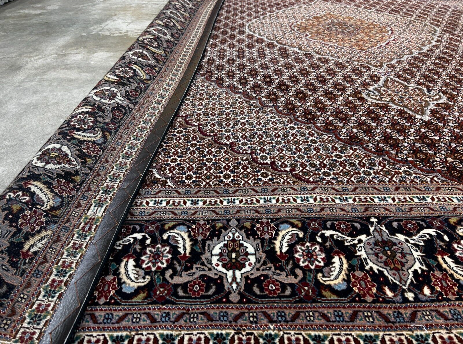 8'4"x11'3" Fine Hand-Knotted Wool & Silk Oriental Rug - Area Carpet