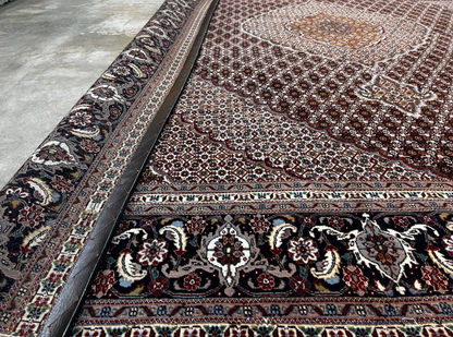 8'4"x11'3" Fine Hand-Knotted Wool & Silk Oriental Rug - Area Carpet
