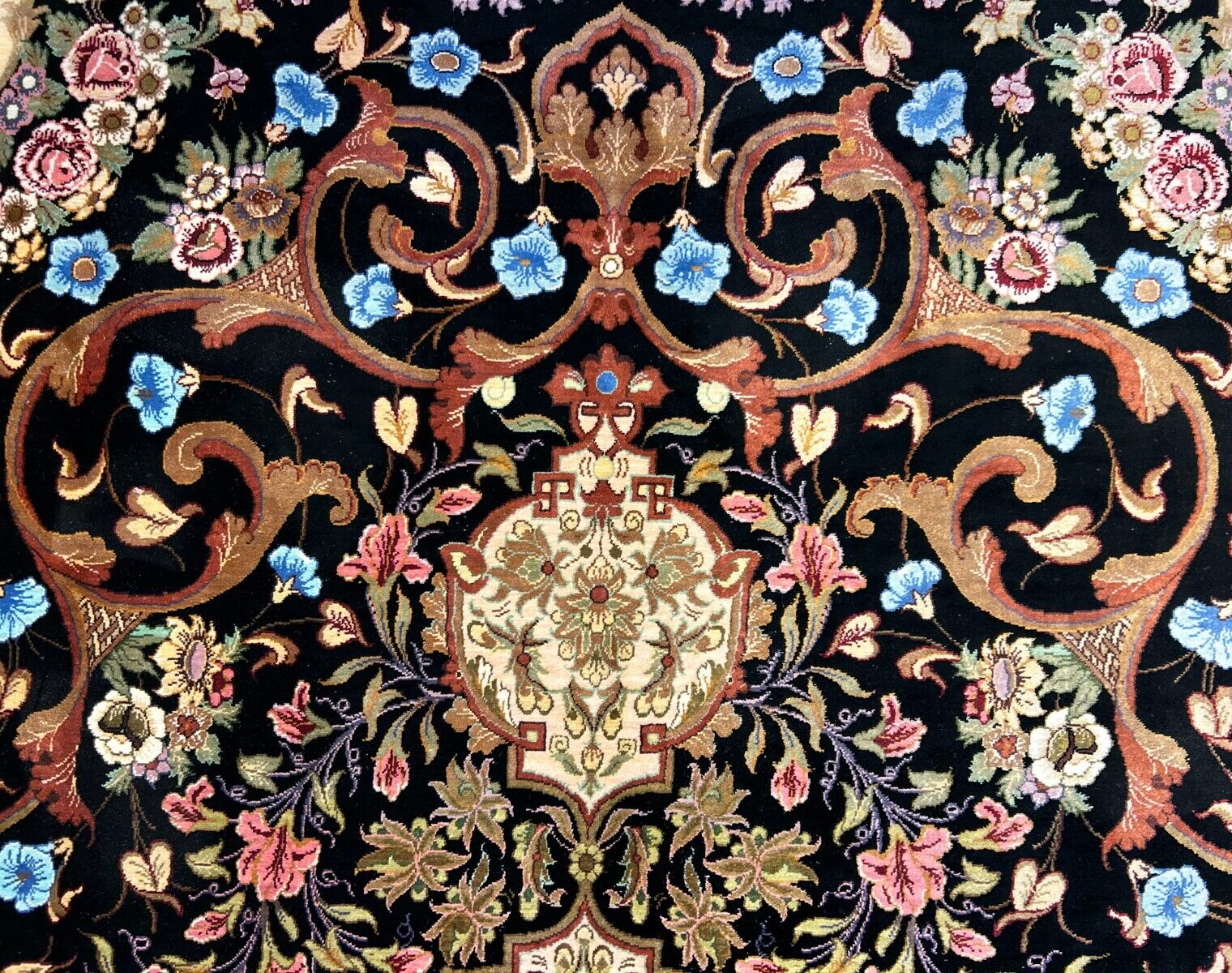 6'6"x9'6" Exquisite Extra-Fine Hand-Knotted 100% Silk Qume Carpet - Area Rug