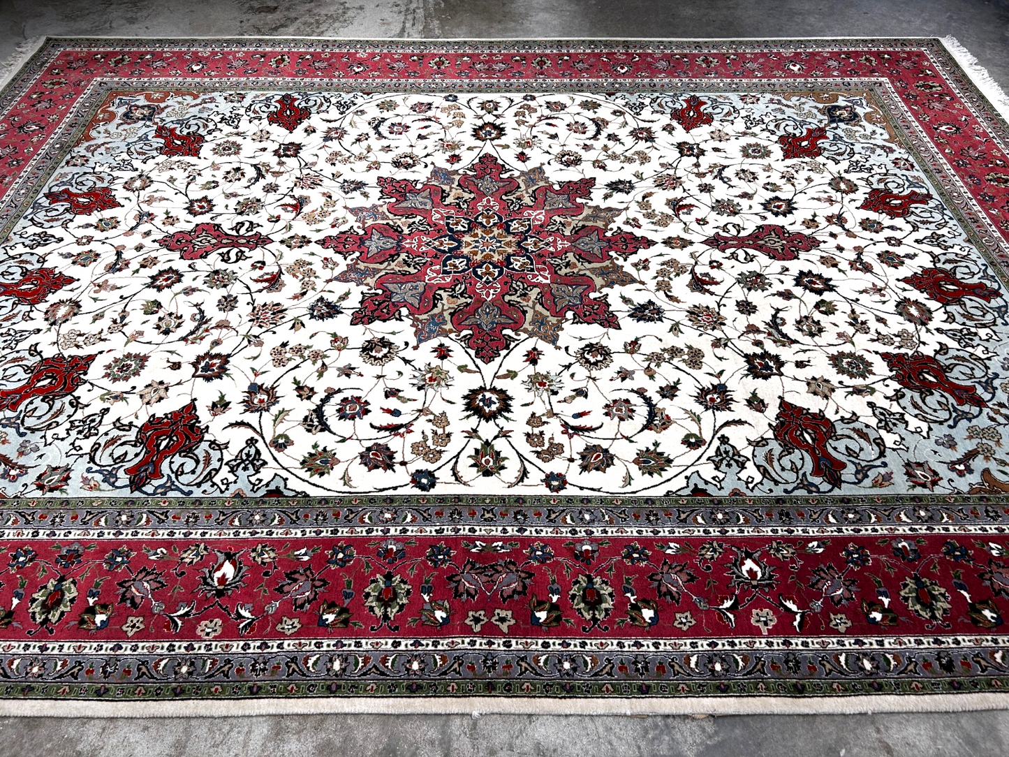 8'2"x11'5'' Very Fine Hand-Knotted Silk & Wool Tabrize Area Rug - Carpet