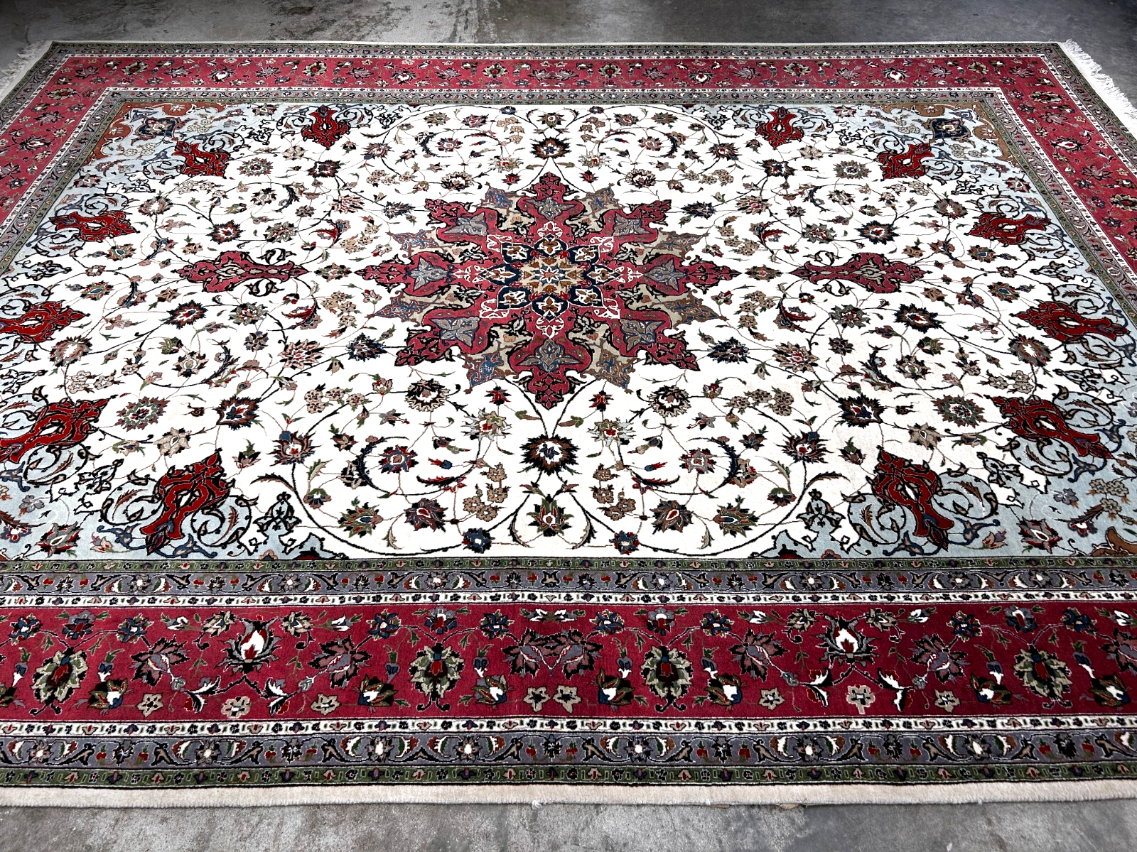 8'2"x11'5'' Very Fine Hand-Knotted Silk & Wool Tabrize Area Rug - Carpet