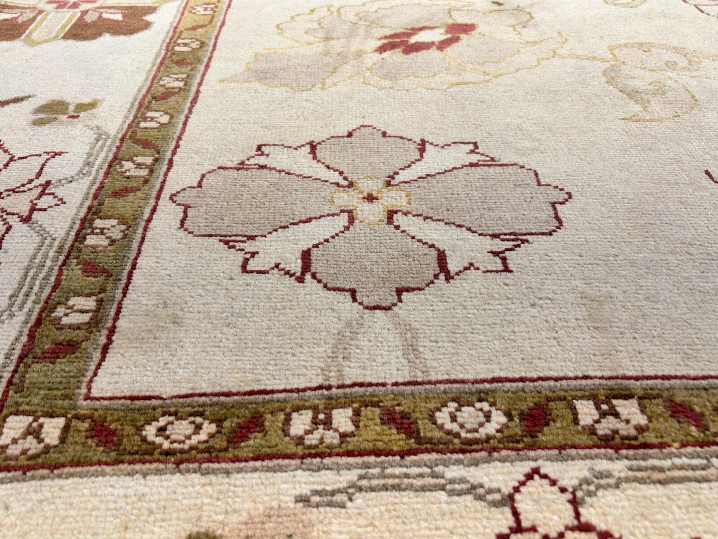 7'0"x9'3" Hand-Knotted 100% Wool Pile Indian Arut Carpet - Area Rug