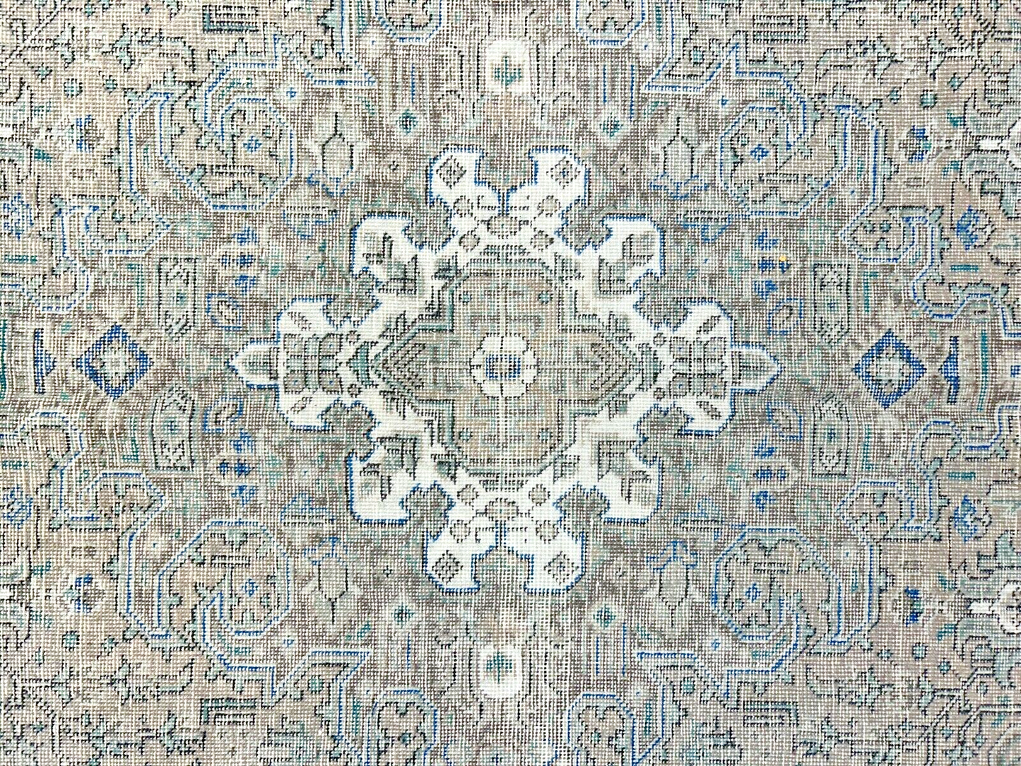 9'8"x12'5" Hand-Knotted 100% Wool Pile Herize Rug