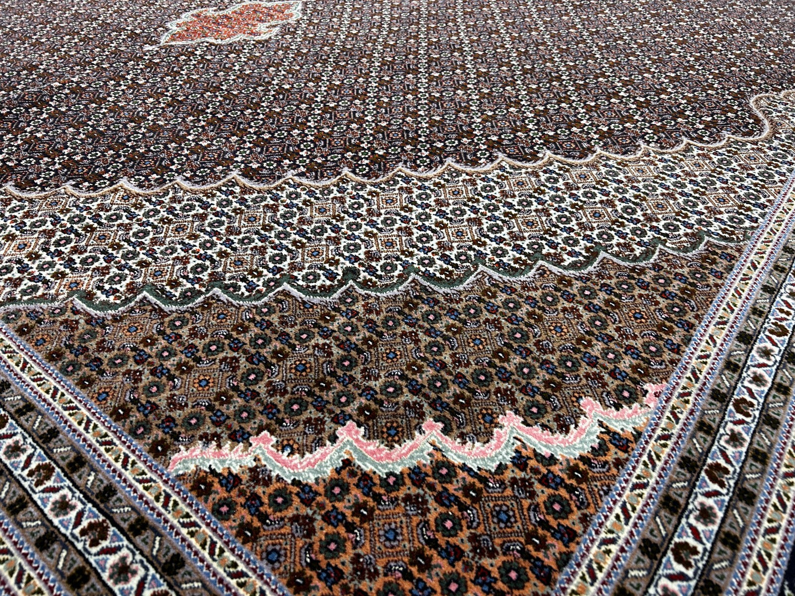 8'3"x11'5" Fine Hand-Knotted Wool & Silk Oriental Rug - Area Carpet