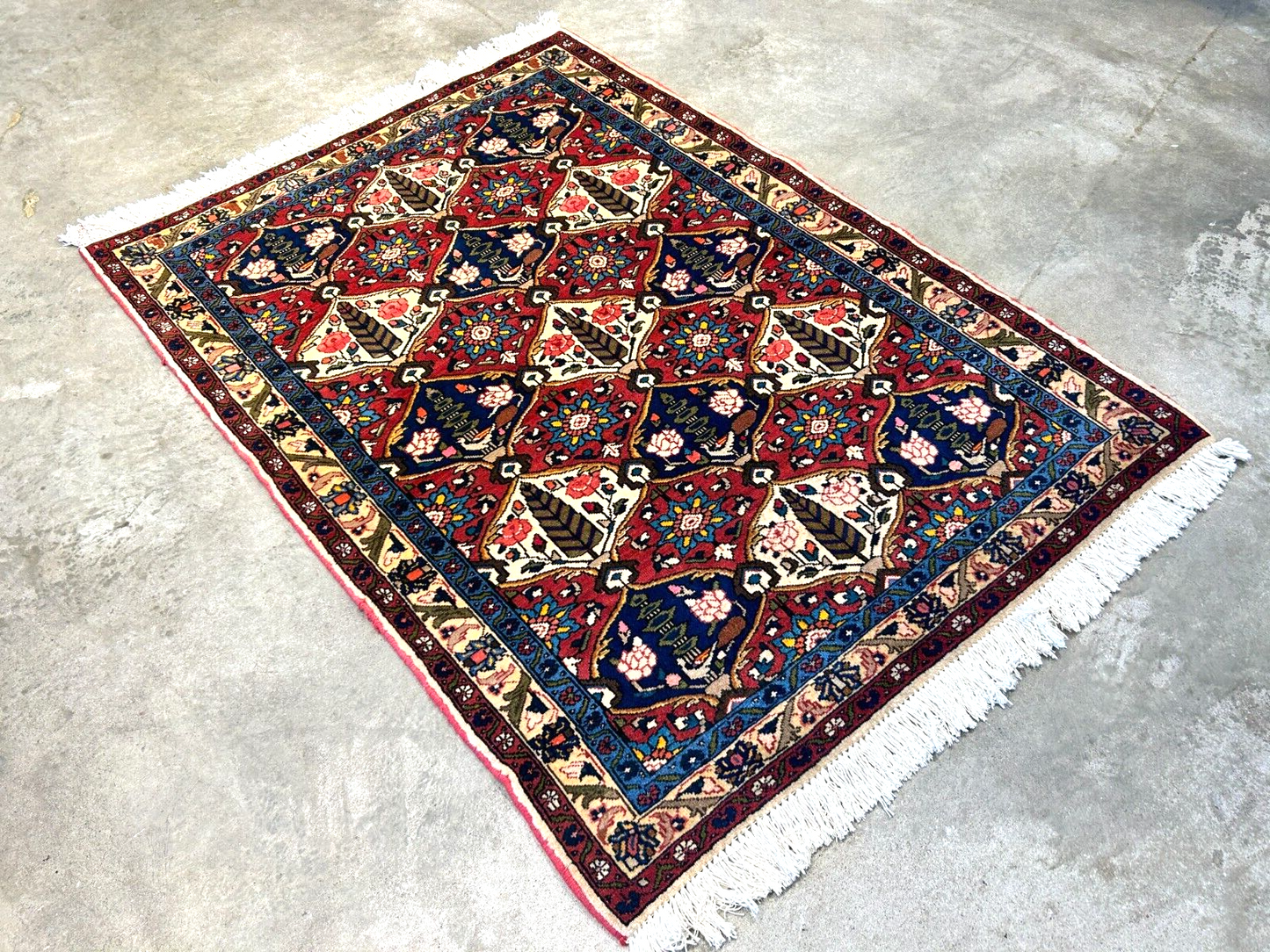 3'3"x4'9" Hand-Knotted 100% Lamb Wool Bakhtiarie Area Rug