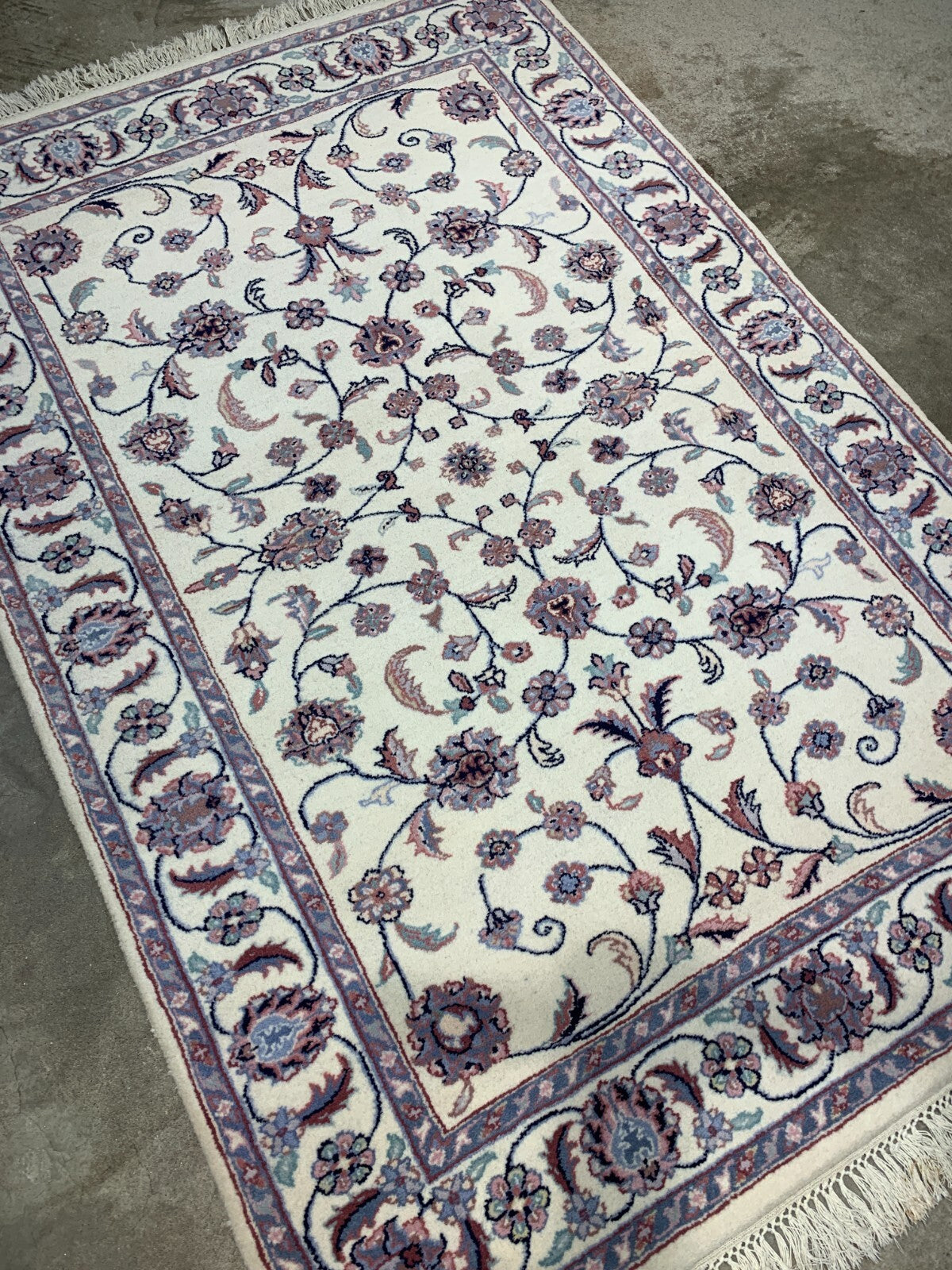 4'0'' x 6'0" Hand-Knotted 100% Wool Oriental Area Rug
