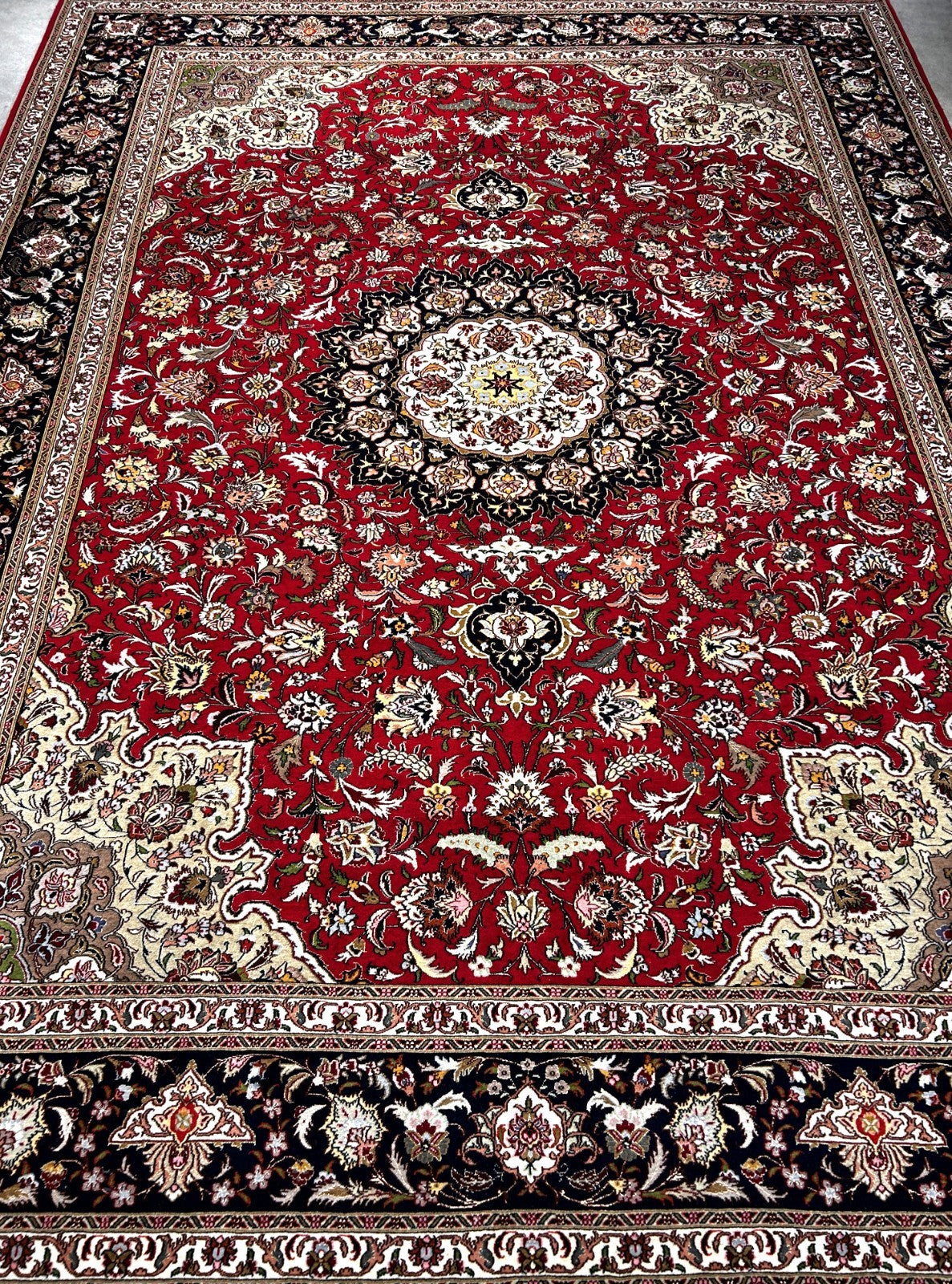 9'x11'9" Fine Hand-Knotted Wool & Silk Tabrize Area Rug - Carpet