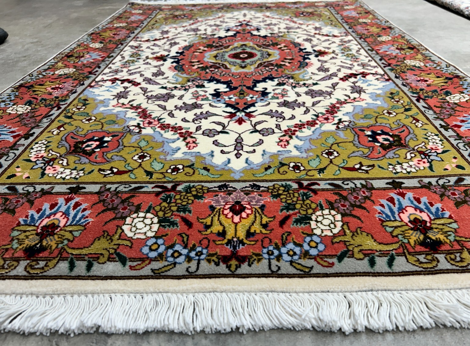 3'0"x5'0'' Hand-Knotted Silk & Wool Tabrize Area Rug