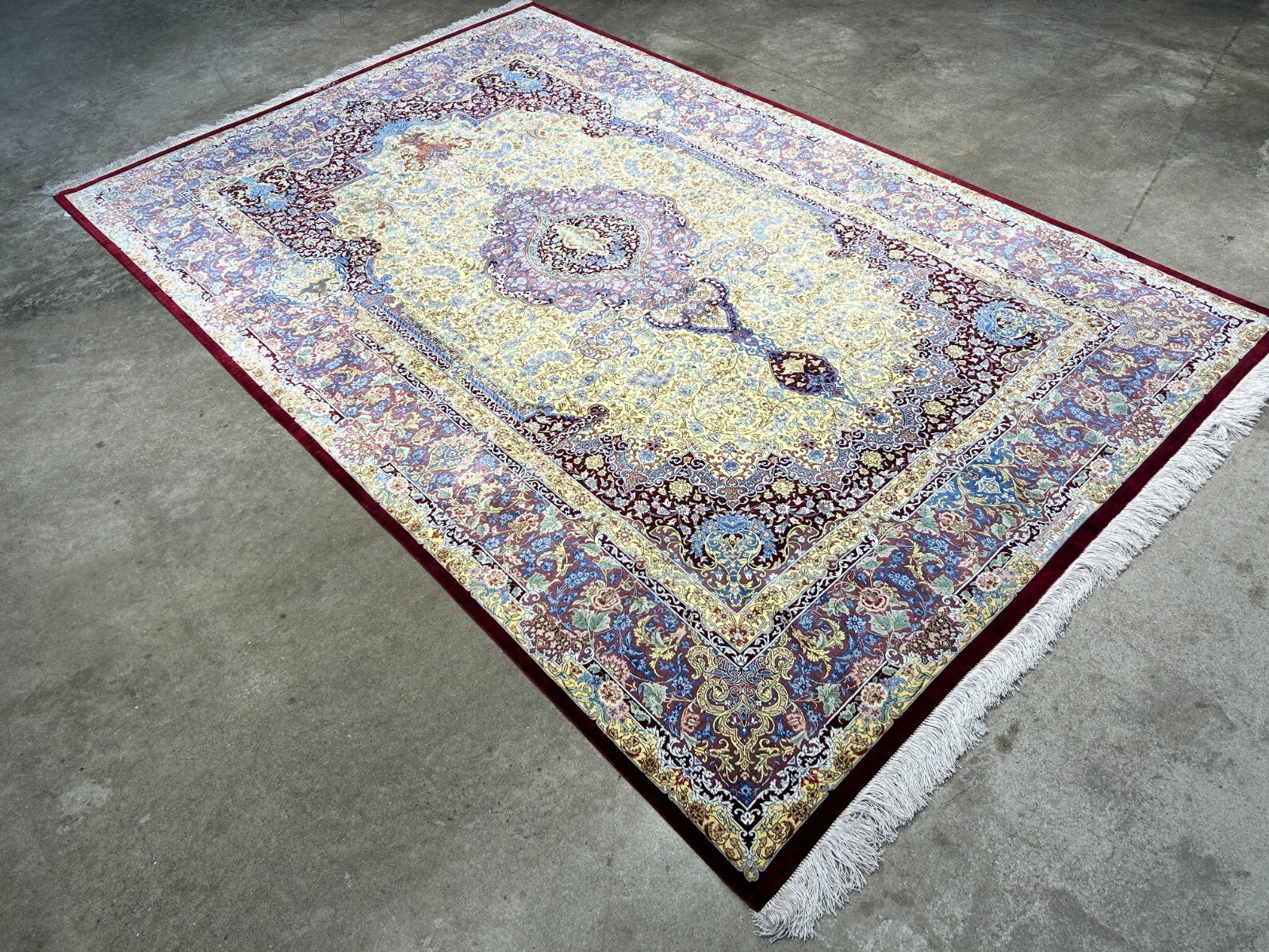 5'4"x8'2" Exquisite Extra-Fine Hand-Knotted 100% Silk Qume Carpet - Area Rug