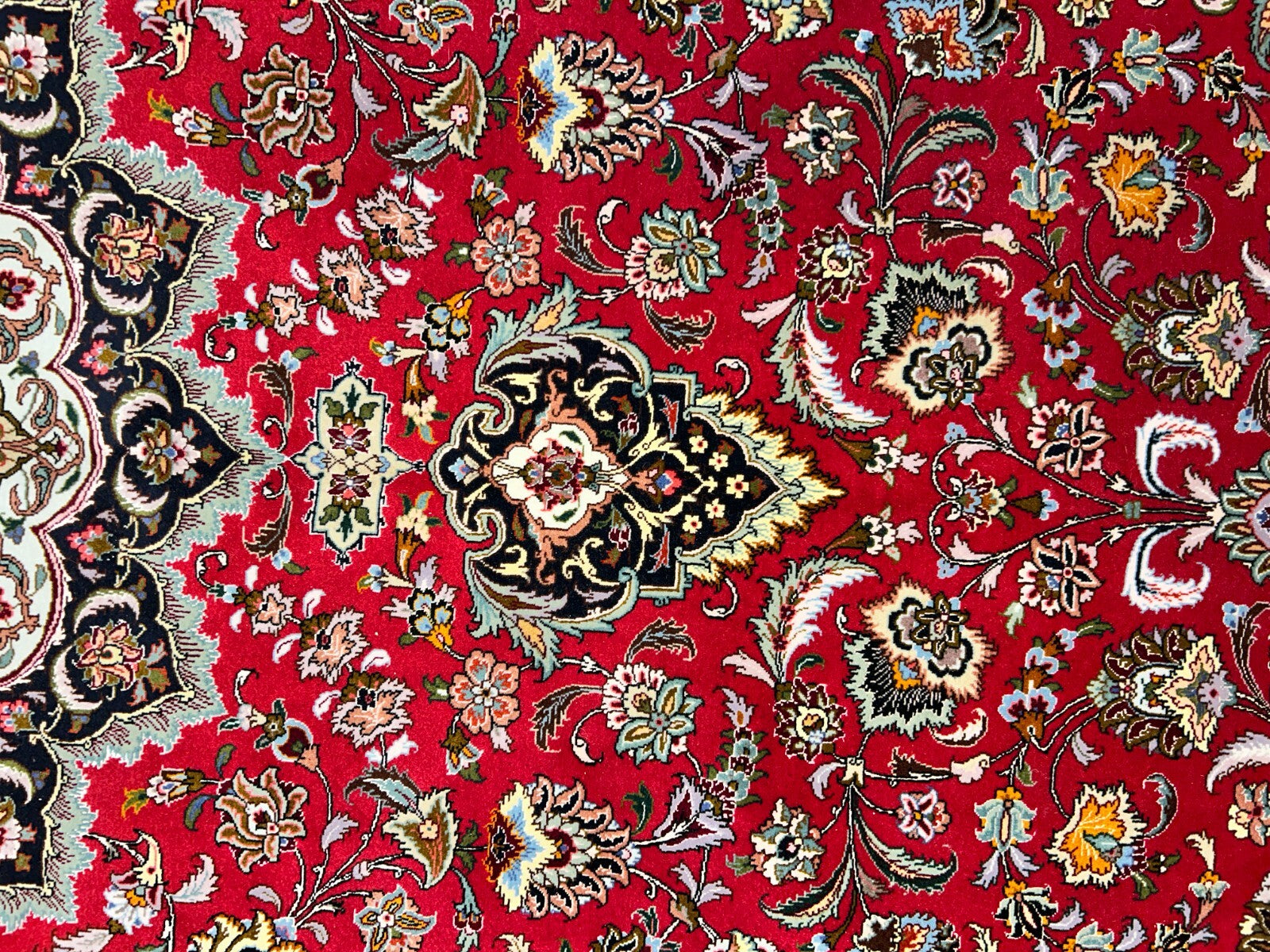 8'10"x12'11" Fine Hand-Knotted Wool & Silk Tabrize Rug