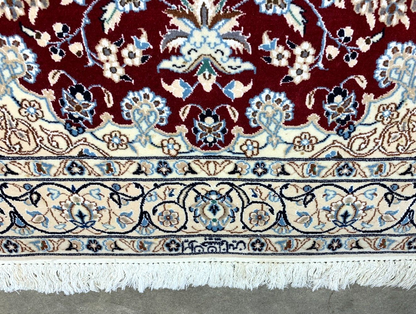 4'5"x6'11" Fine Hand-Knotted Wool & Silk Blend Naine Carpet - Area Rug