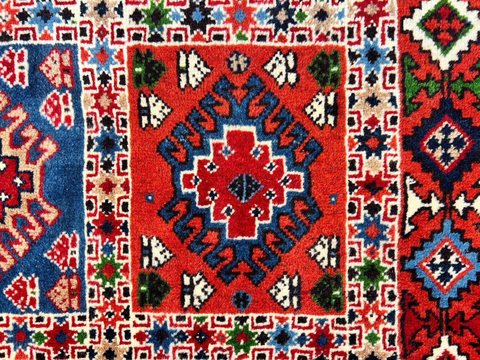 2'7"x4'2" Hand-Knotted 100% Wool Pile Yalamehe Rug