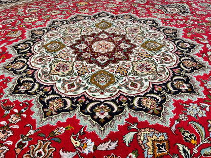 8'10"x12'11" Fine Hand-Knotted Wool & Silk Tabrize Rug