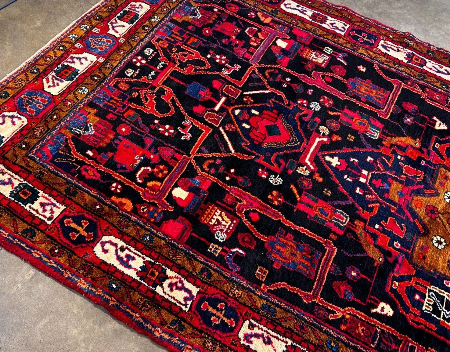 5'7" x 10'6" Hand-Knotted 100% Wool Pile Nahavande Area Rug - Carpet