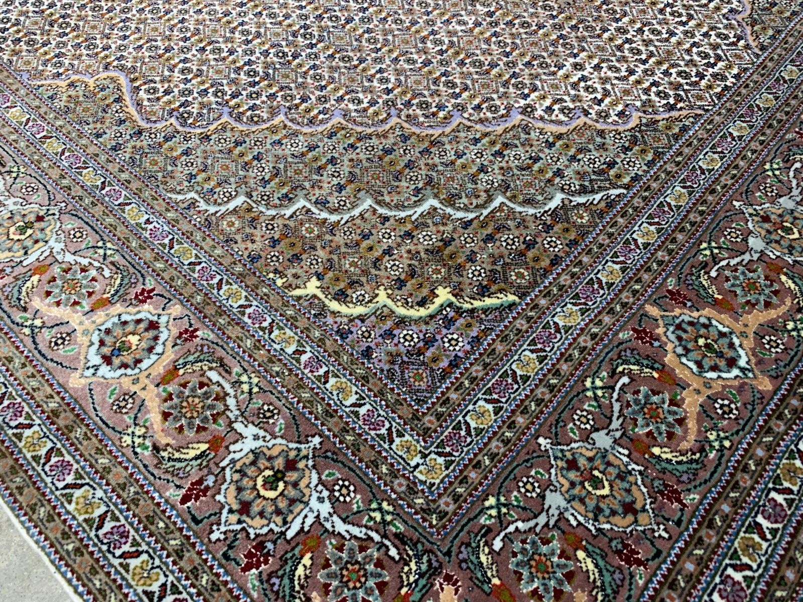 4'7"x6'7" Fine Hand-Knotted Wool & Silk Blend Tabrize Mahi Carpet - Area Rug
