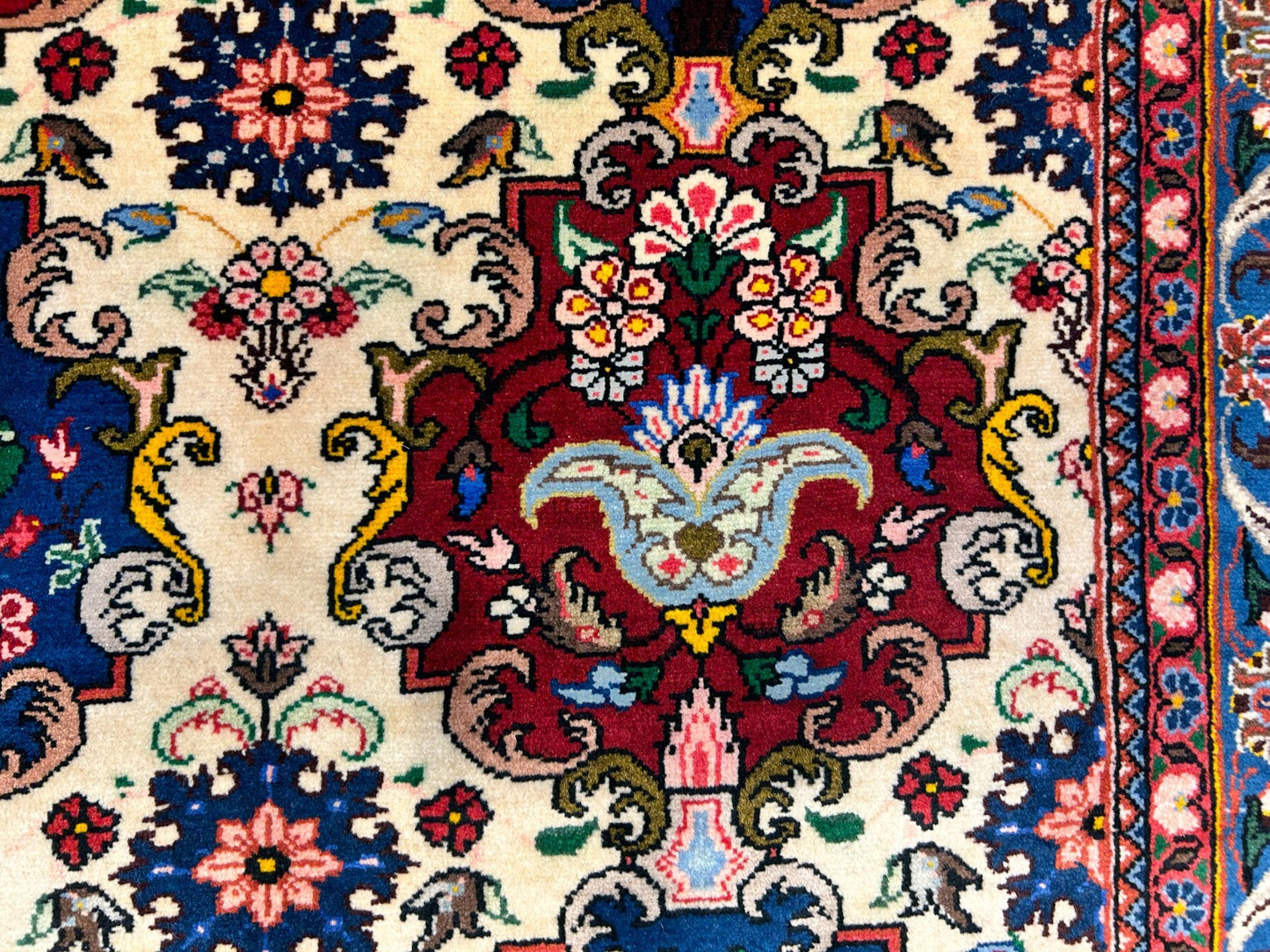 3'x5'1" Hand-Knotted 100% Wool Pile Bakhtiarie Area Rug