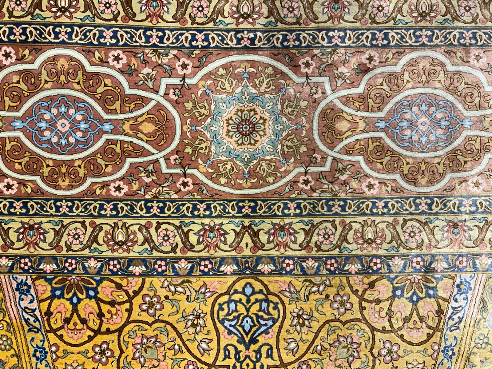 9'8"x12'11" Exquisite Signed Hand-Knotted 100% Silk Qume Rug