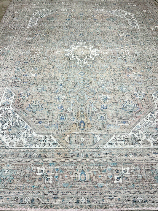 9'8"x12'5" Hand-Knotted 100% Wool Pile Herize Rug