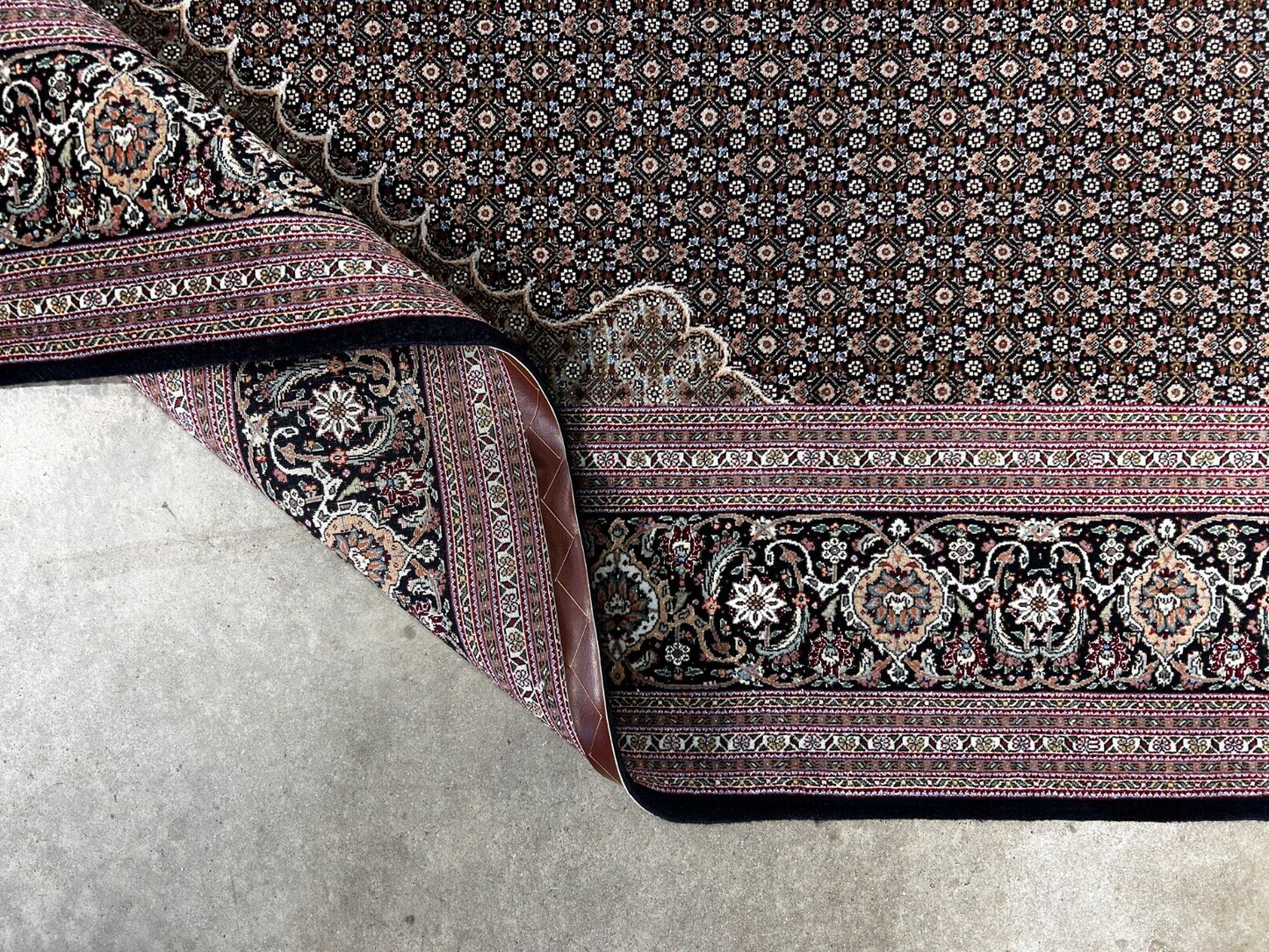 8'2"x11'5" Fine Hand-Knotted Wool & Silk Oriental Rug - Area Carpet