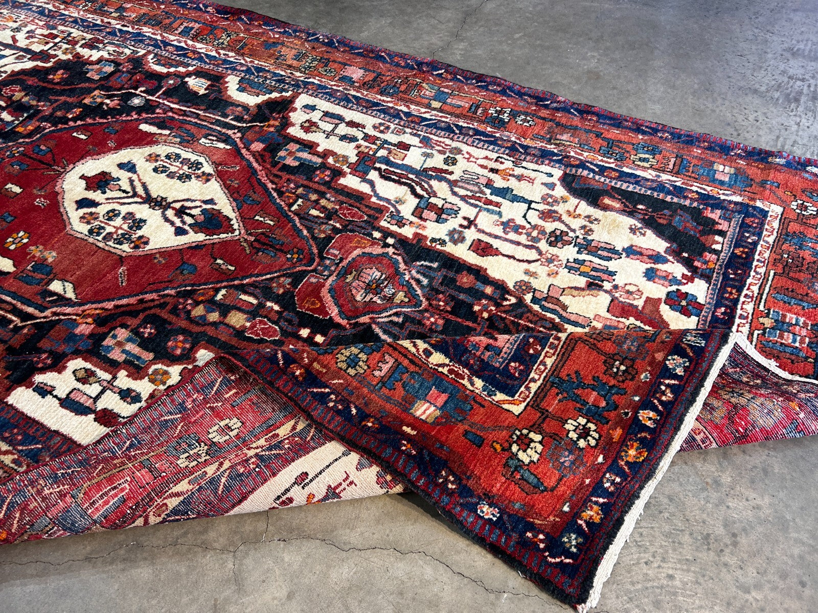 5'1" x 10'10'' Hand-Knotted 100% Lamb Wool Carpet - Nahavande Area Rug