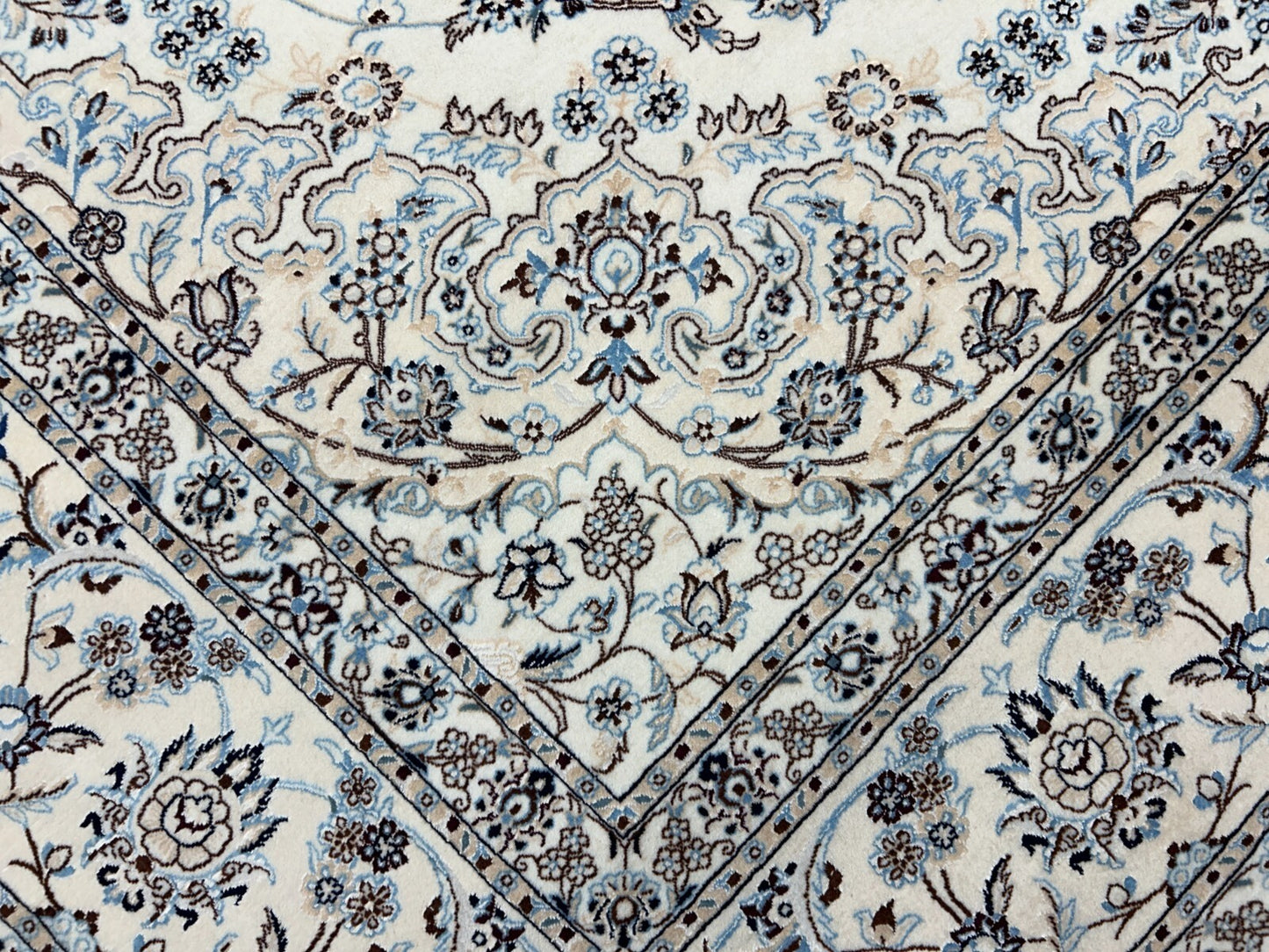 8'4"x12'1" Extra Fine Hand-Knotted Wool & Silk Naine Rug