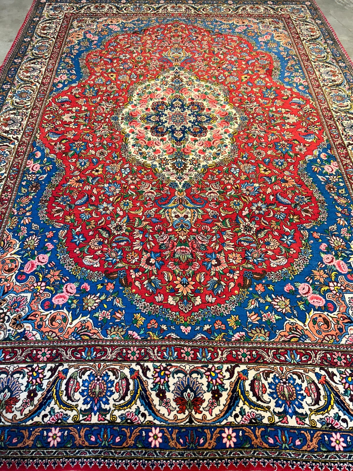 8'4"x11'11" Hand-Knotted 100% Wool Pile Bakhtiarie Rug