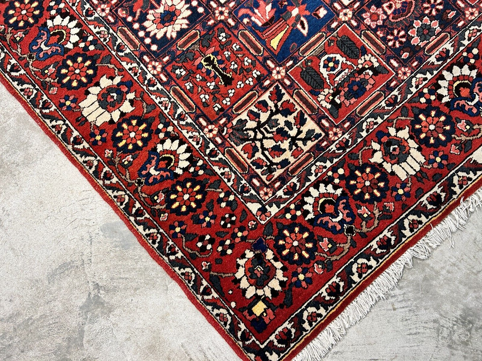 7'0"x9'9" Hand-Knotted 100% Lamb Wool Bakhtiarie Carpet - Area Rug