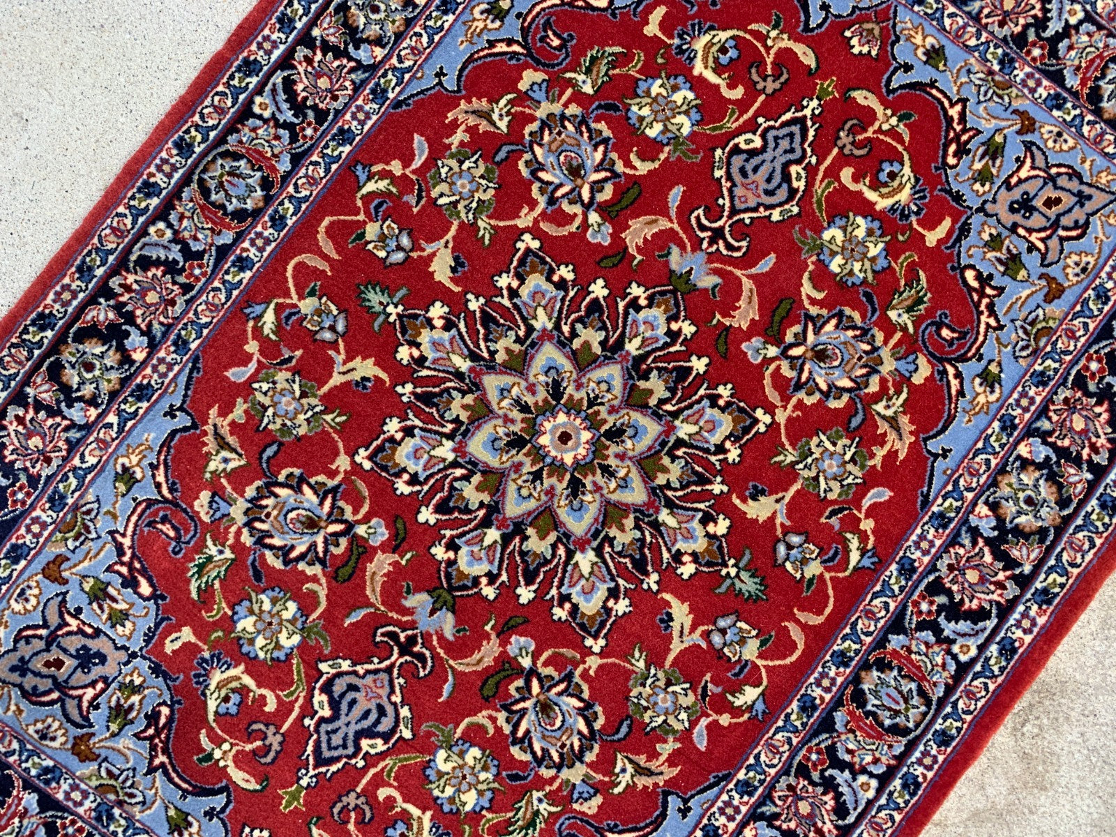 2'4"x3'3" Fine Hand-Knotted Wool & Silk Isfahane Mahi Rug