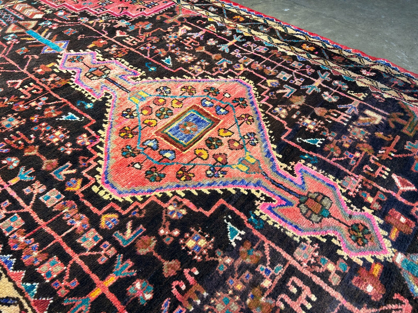 4'11" x 8' Hand-Knotted 100% Wool Pile Hamadane Area Rug