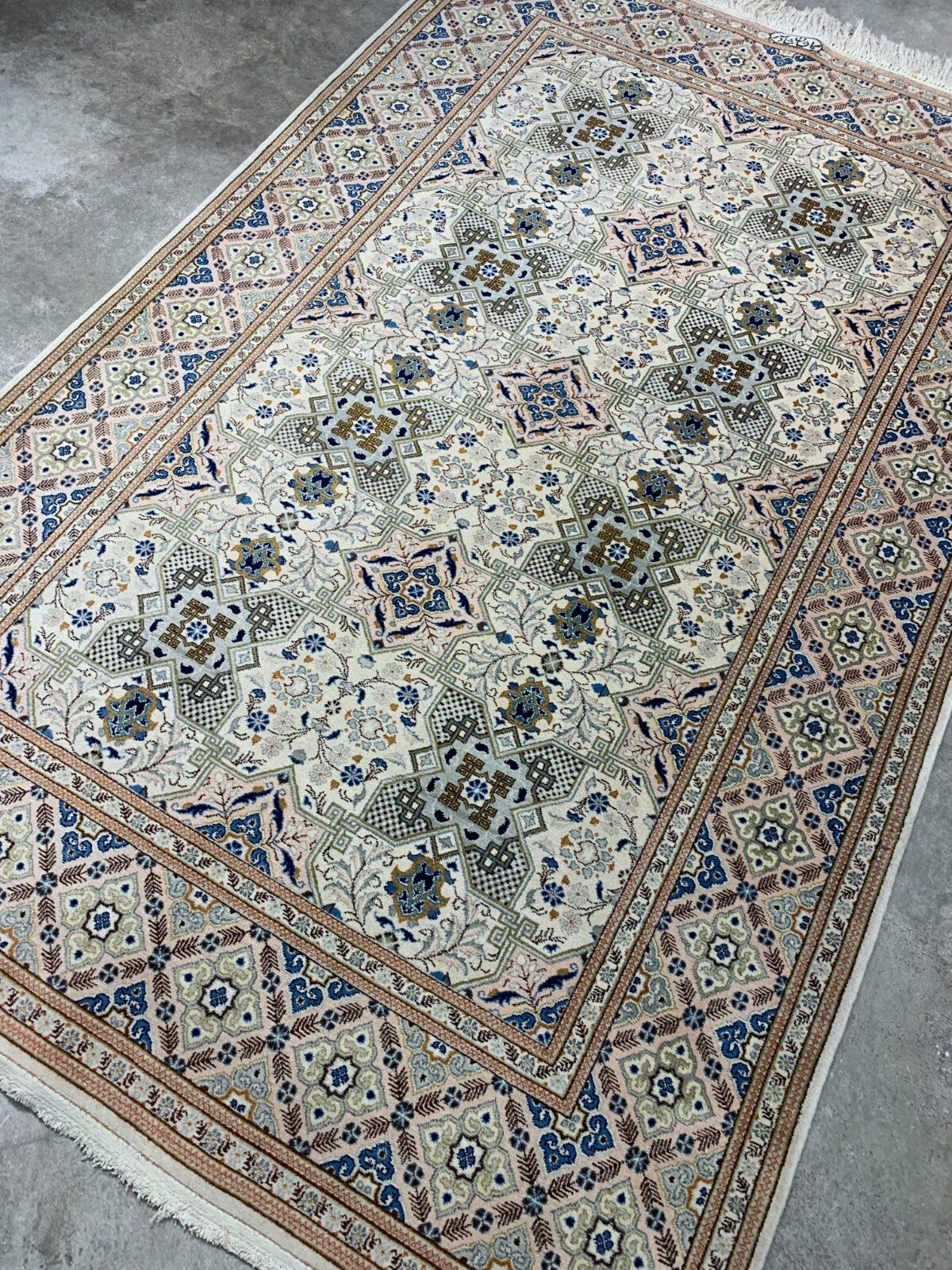 4'4" x 7'1'' Hand-Knotted 100% Wool Pile Kashane Area Rug