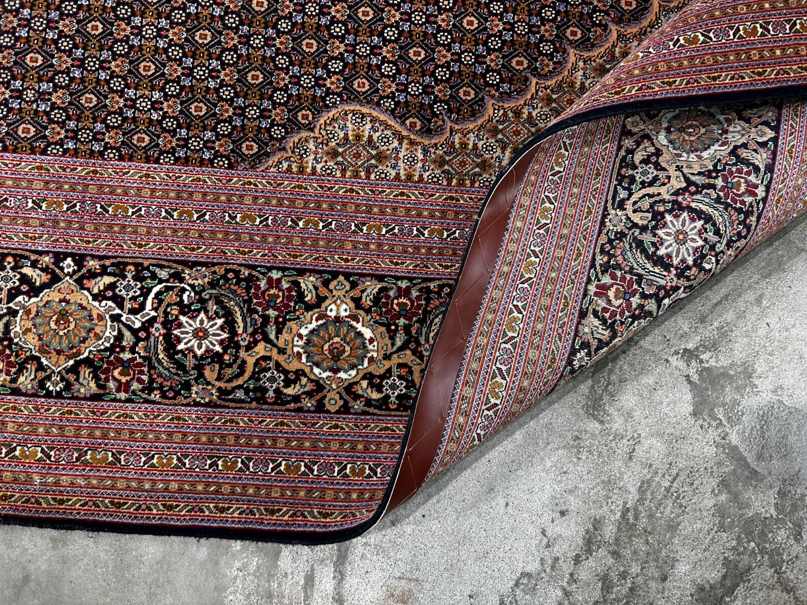 8'4"x11'6" Fine Hand-Knotted Wool & Silk Oriental Rug - Area Carpet