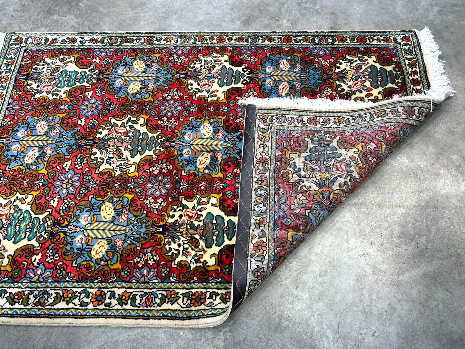 3'5"x5'2" Hand-Knotted 100% Lamb Wool Bakhtiarie Carpet - Area Rug