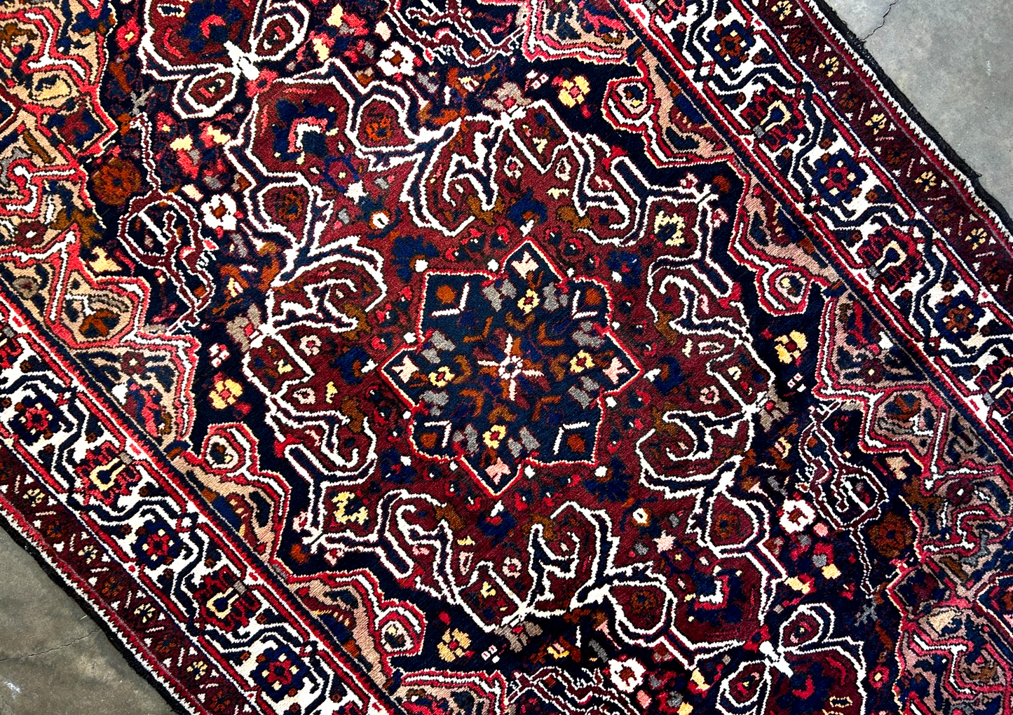 5'5" x 8'10" Hand-Knotted 100% Wool Pile Bakhtiarie Area Rug - Carpet