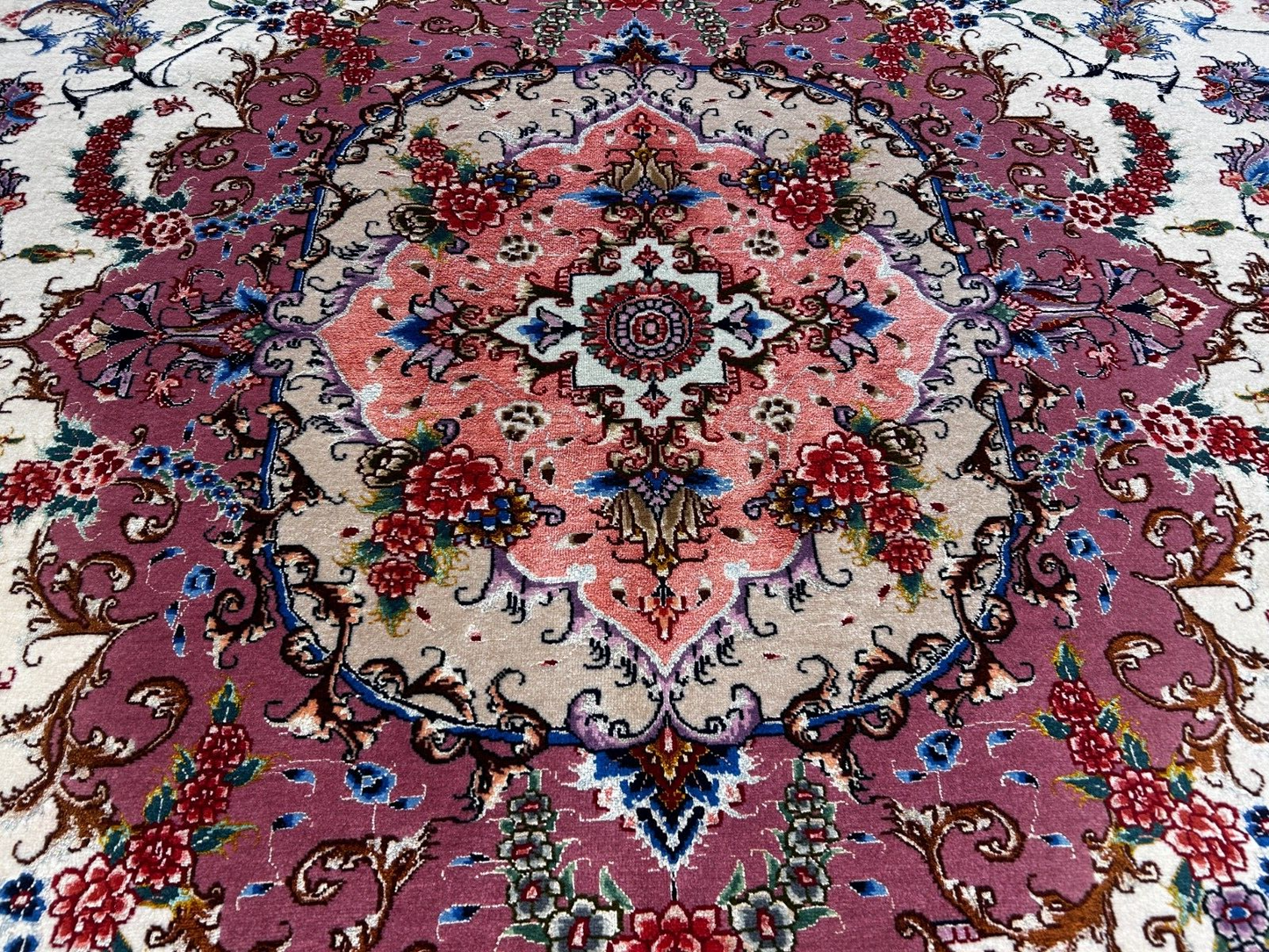 8'1"x11'7" Extra Fine Hand-Knotted Wool & Silk Oriental Rug - Area Carpet
