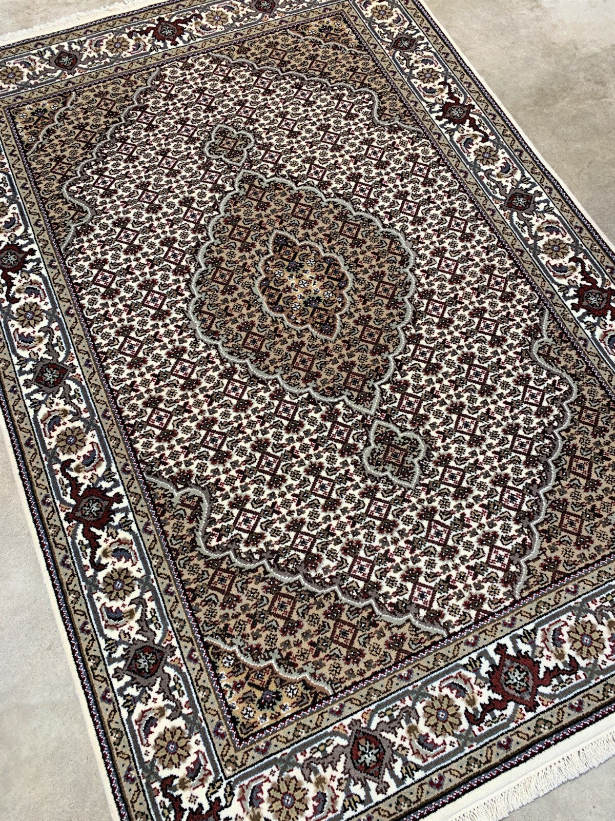 4'1" x 6' Hand-Knotted 100% Wool Tabrize Mahi Area Rug