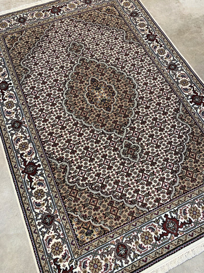 4'1" x 6' Hand-Knotted 100% Wool Tabrize Mahi Area Rug