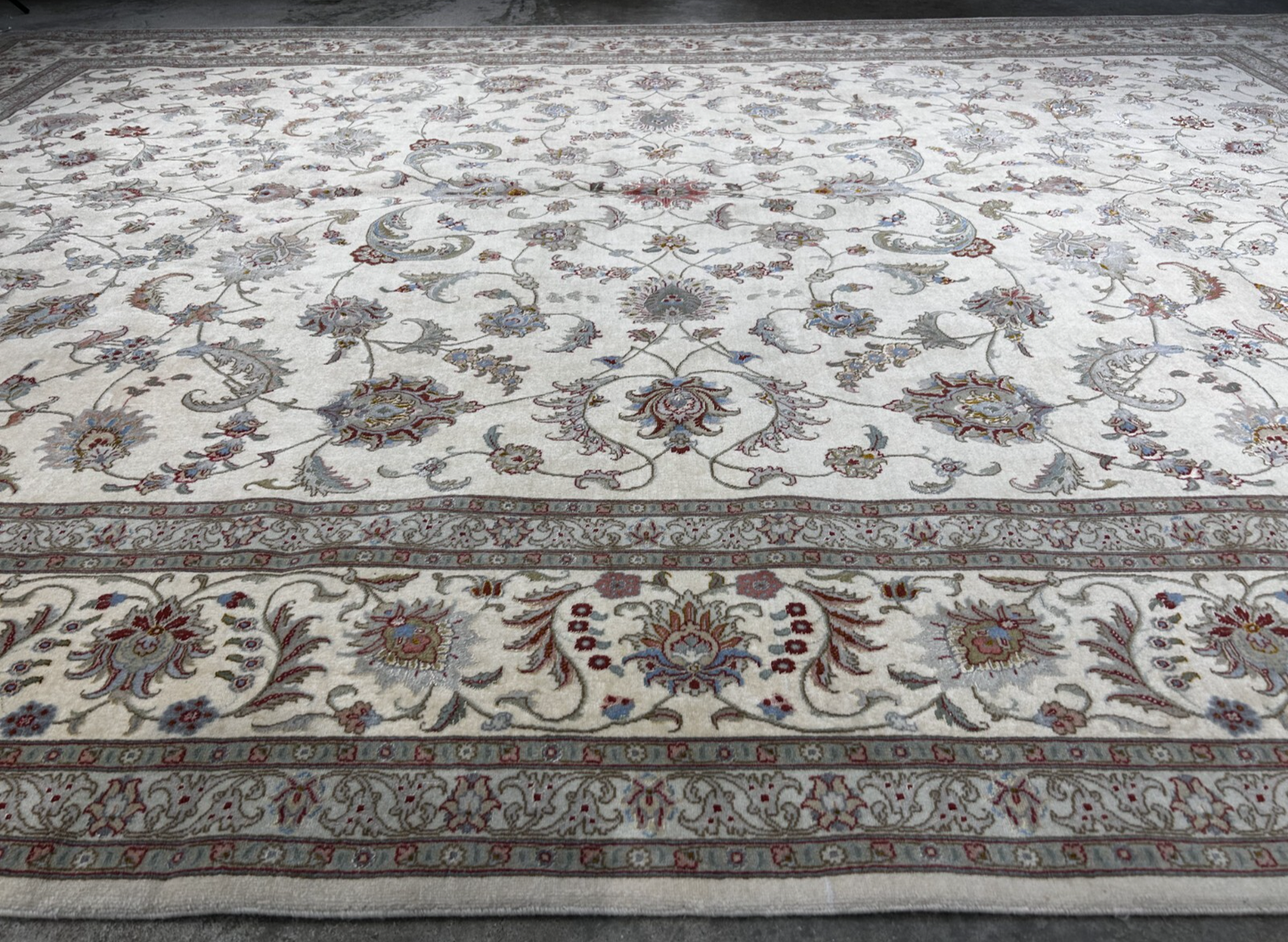 8'4"x11'6" Very Fine Hand-Knotted Wool & Silk Tabrize Rug