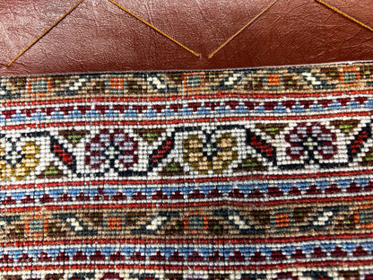 8'3"x11'2" Fine Hand-Knotted Wool & Silk Oriental Rug - Area Carpet