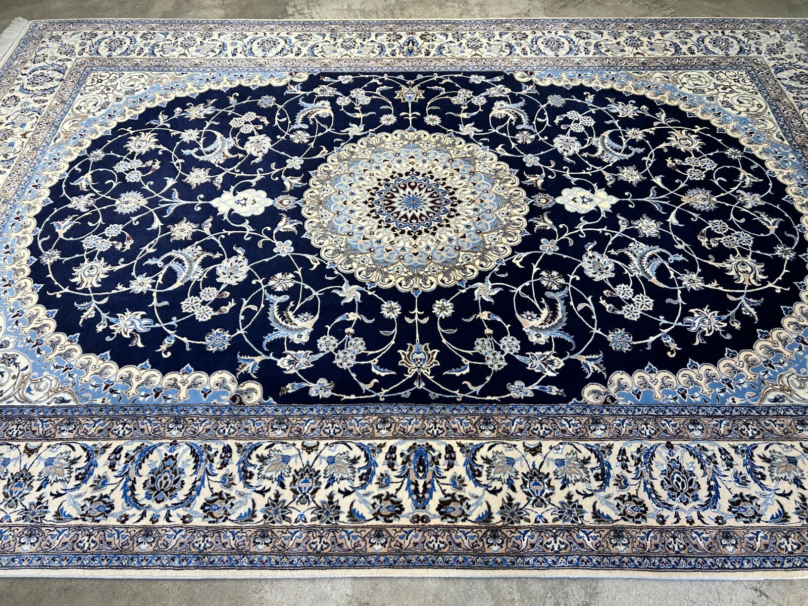 6'9"x9'10" Very Fine Hand-Knotted Wool & Silk Blend Naine Carpet - Area Rug