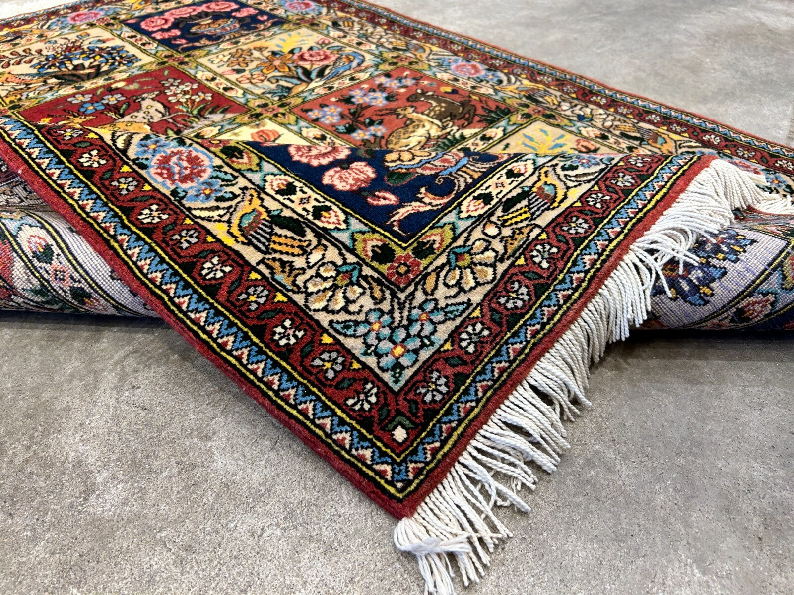 3'5"x5'2" Hand-Knotted 100% Lamb Wool Bakhtiarie Carpet - Area Rug