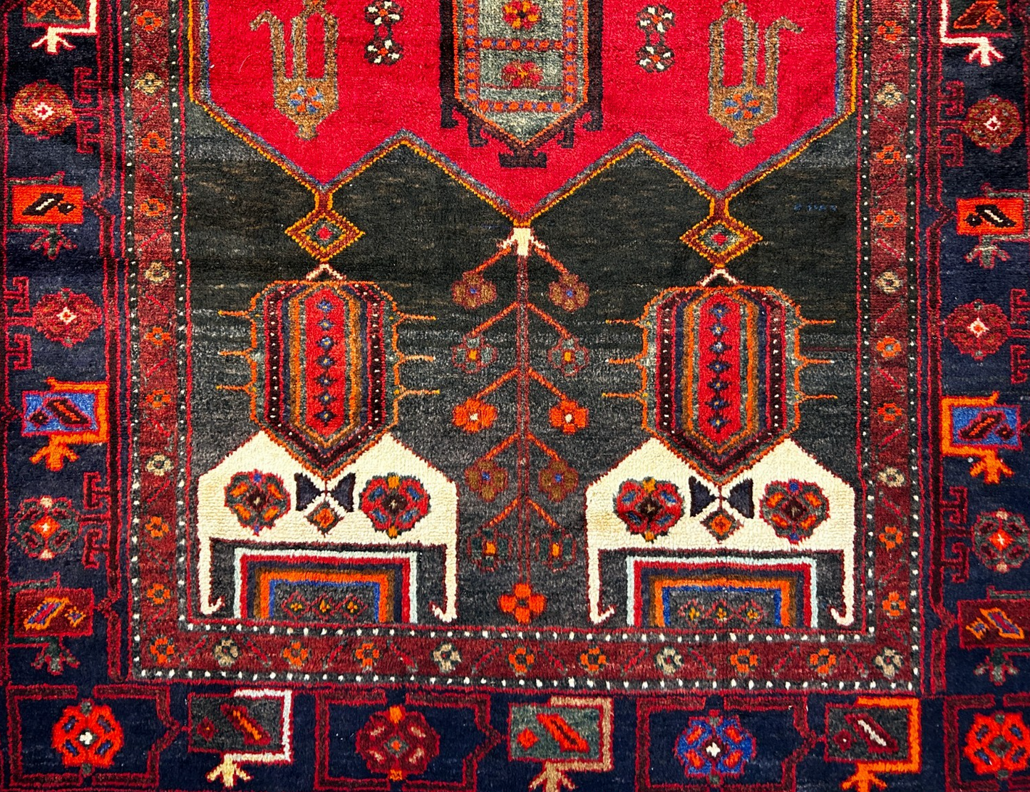 4'11" x 8'5" Hand-Knotted 100% Wool Pile Hamadane Area Rug