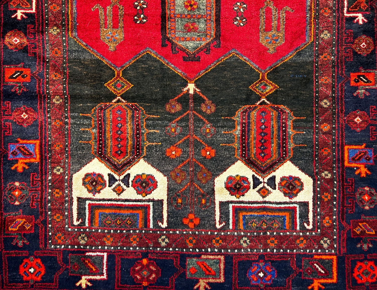 4'11" x 8'5" Hand-Knotted 100% Wool Pile Hamadane Area Rug