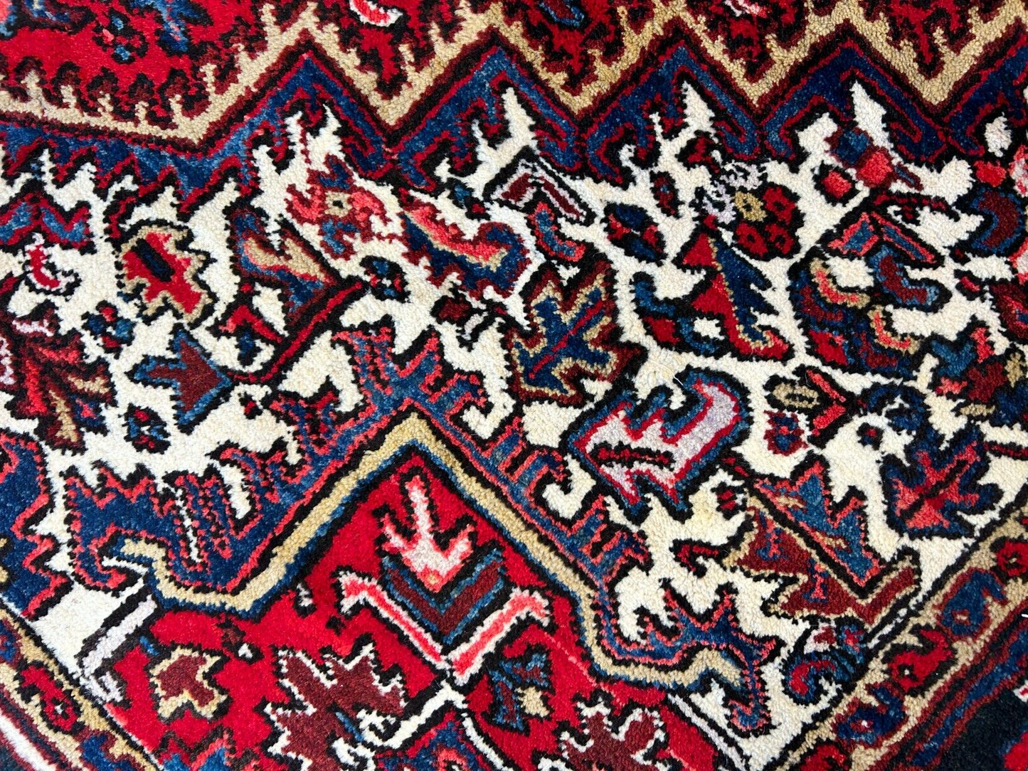 7'8"x11'5" Hand-Knotted 100% Wool Pile Herize Rug