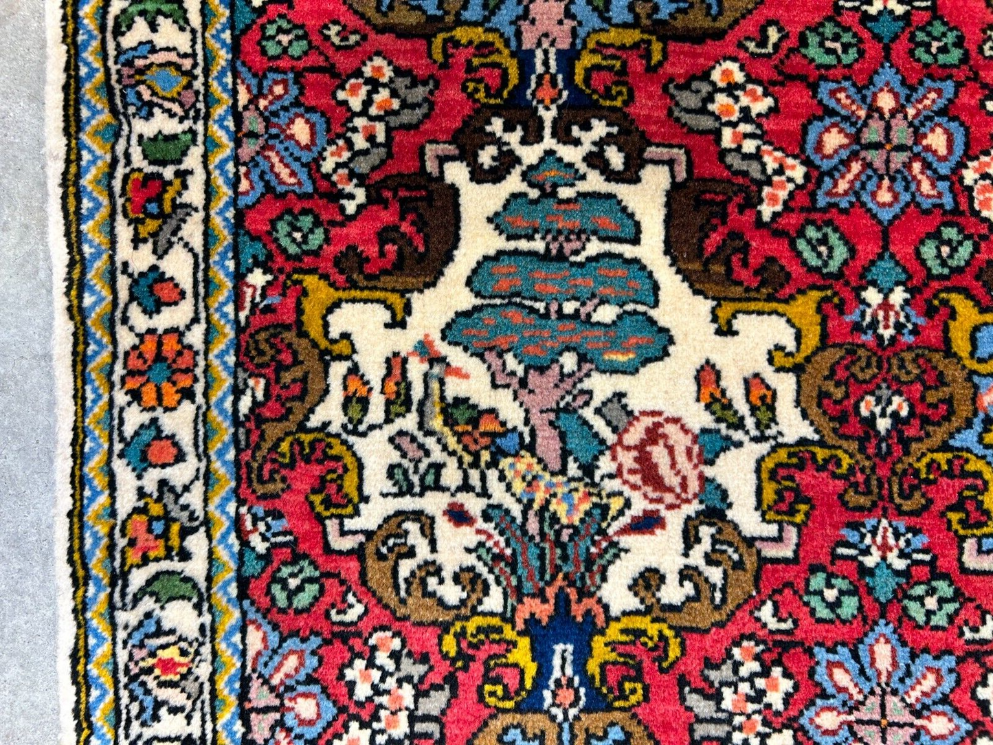 3'5"x5'2" Hand-Knotted 100% Lamb Wool Bakhtiarie Carpet - Area Rug