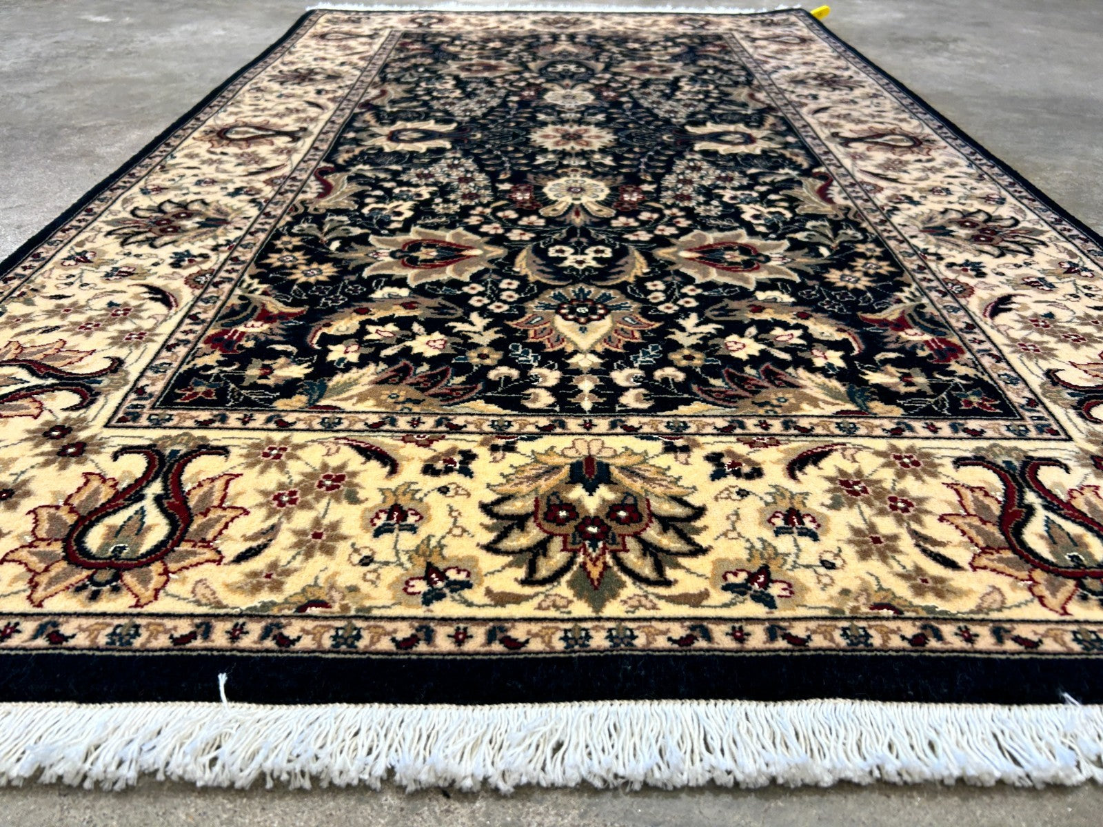 3'1"x5' Hand-Knotted 100% Wool Pile Lahovere Rug