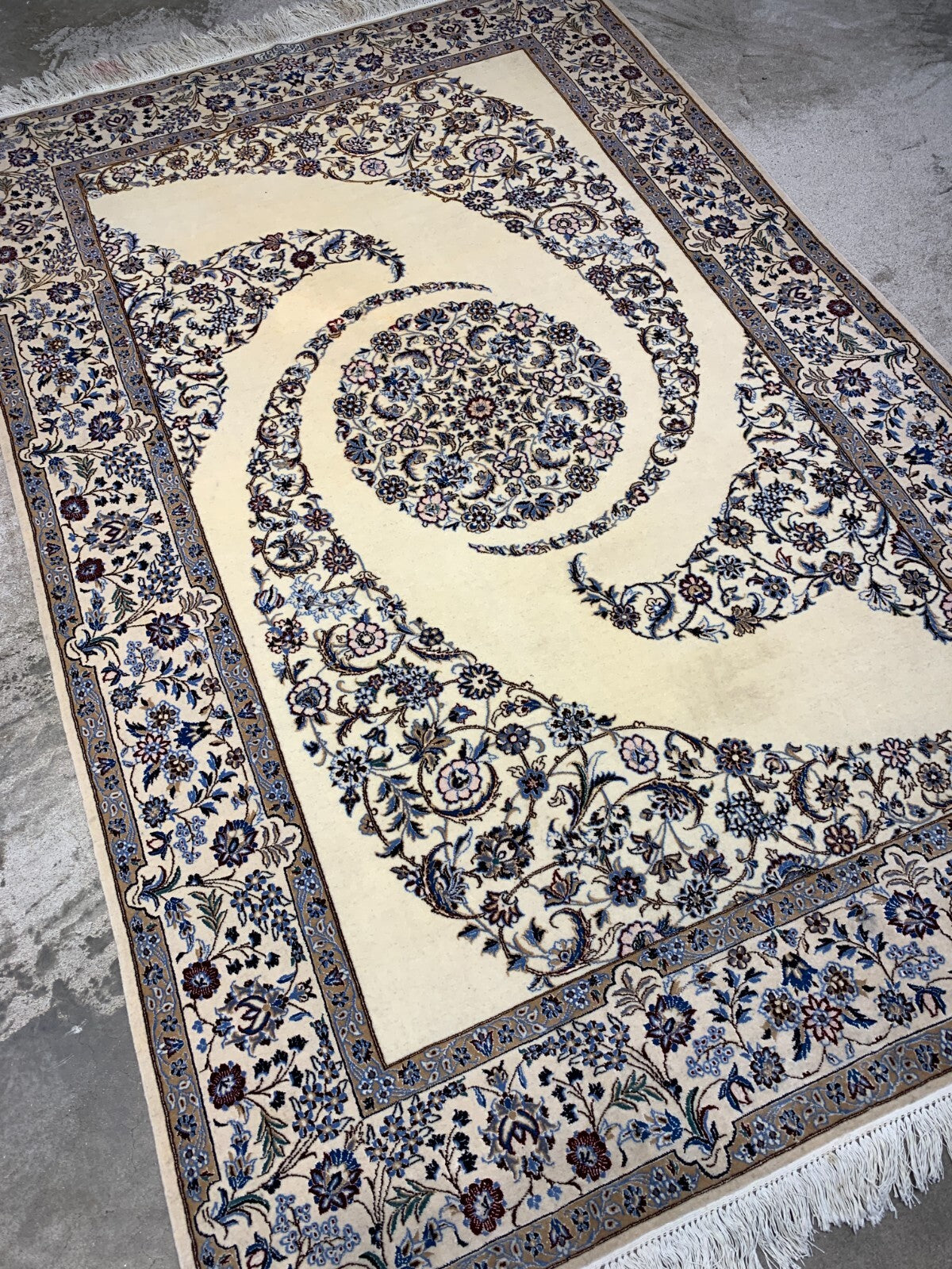 4'4"x6'8" Very Fine Hand-Knotted Wool & Silk Blend Naine Carpet - Area Rug